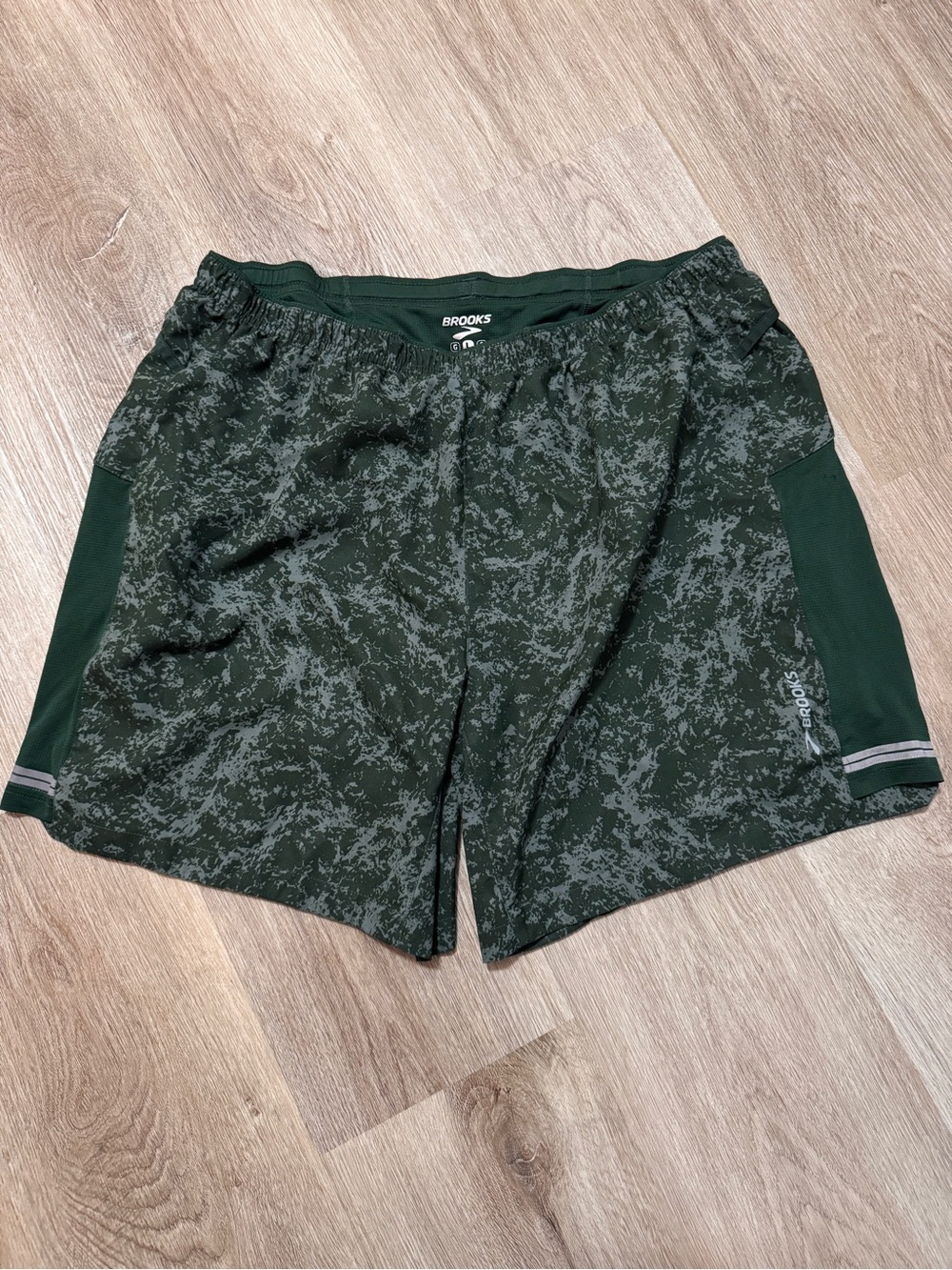 Brooks Green Patterned Athletic Shorts Men’s Large Running Athleisure